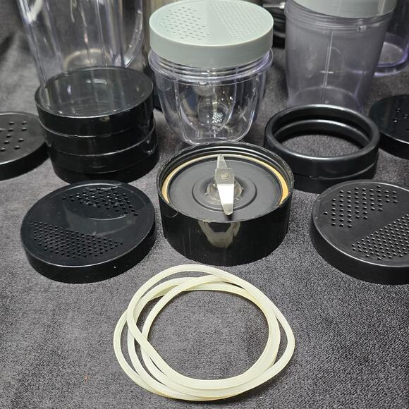 Bella Cucina 10029 Rocket Blender Set w Cups Attachments Lids Shaker Accessories - Picture 3 of 9